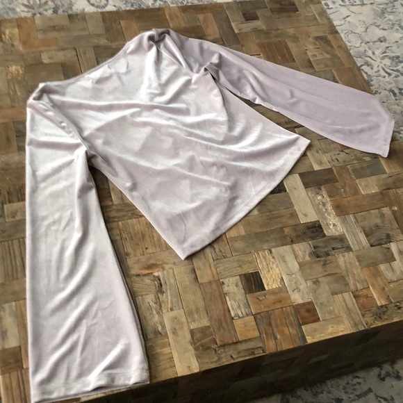 Urban Outfitters Silver Metallic Velvet Top NWT - Picture 8 of 9
